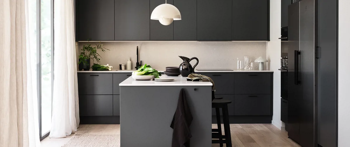 Uysiz odamning mushuk surati Uysiz odamning mushuk surati